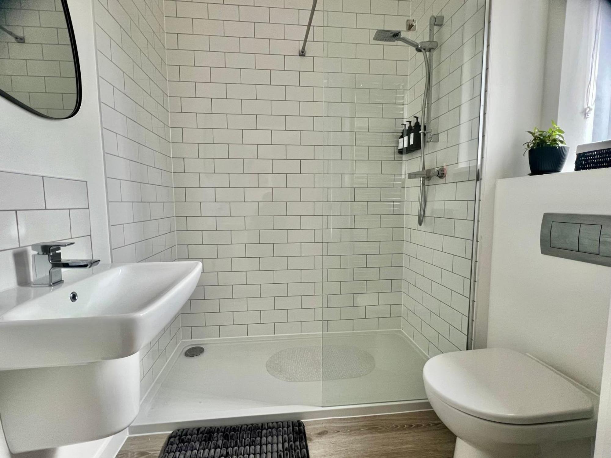 The Parkes A Stylish 3Br House, 5 Mins From Central Birmingham Close To The Edgbaston Stadium, The Hippodrome, Uob, Aston And Bcu, China Town, Kings Heath Bhx Airport And Much More Exteriér fotografie