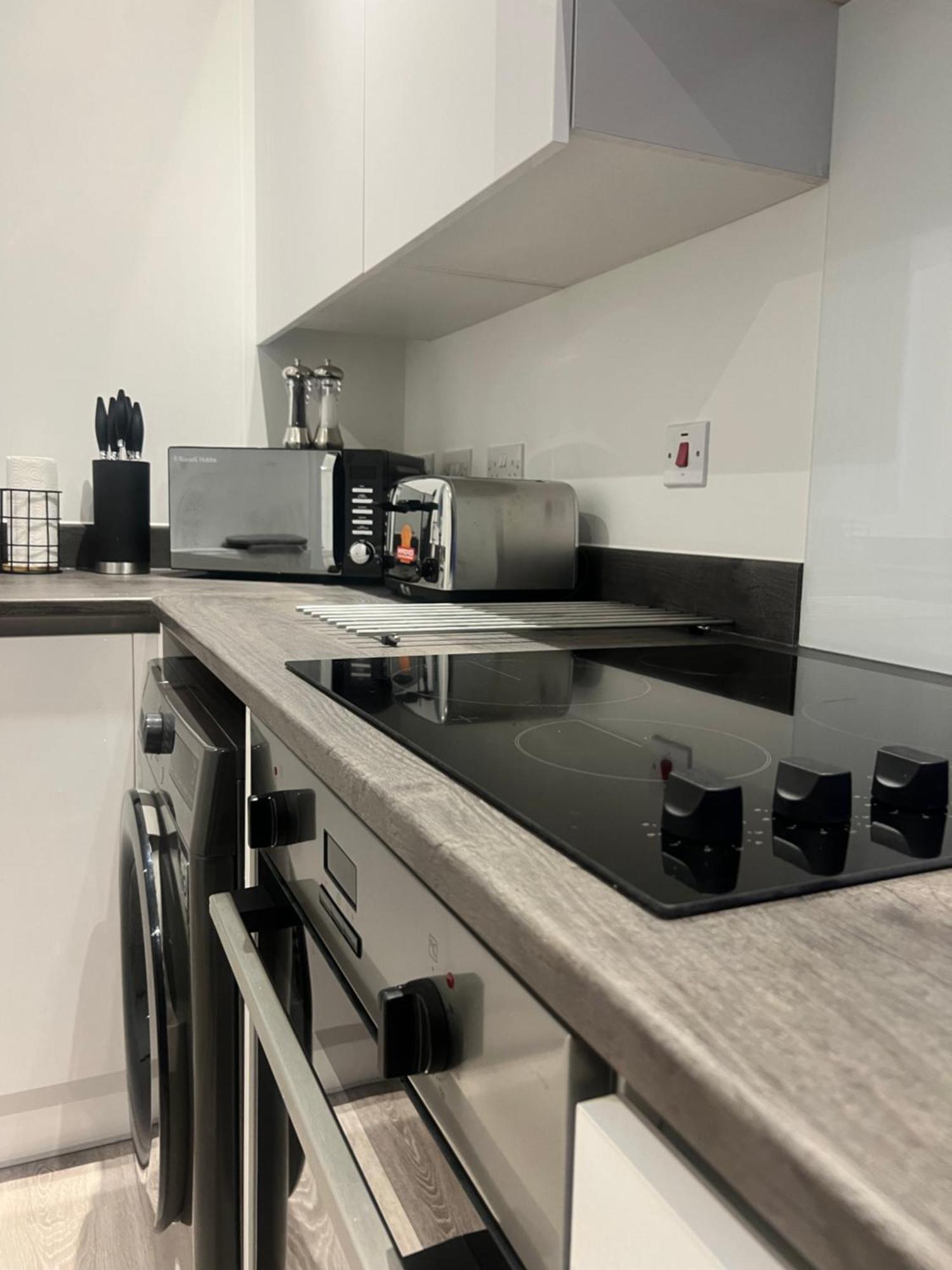 The Parkes A Stylish 3Br House, 5 Mins From Central Birmingham Close To The Edgbaston Stadium, The Hippodrome, Uob, Aston And Bcu, China Town, Kings Heath Bhx Airport And Much More Exteriér fotografie